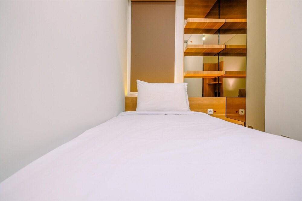 Great Location And Comfort 2Br Transpark Cibubur Apartment — фото 2