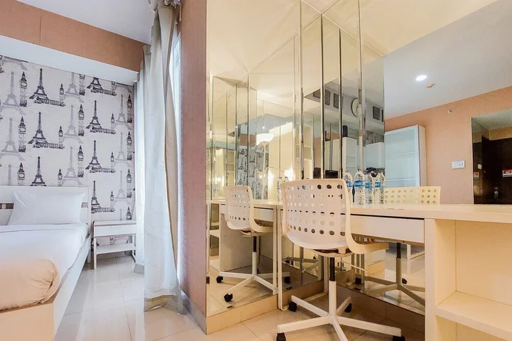 Legok: Cozy And Minimalist Studio Room Paramount Skyline Apartment