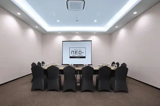 Сурабая: NEO+Waru-Sidoarjo by ASTON