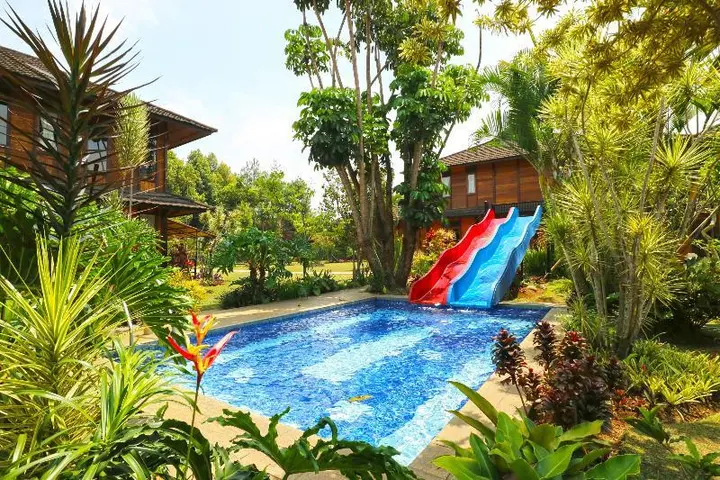 Паромпонг: Villa Gardenia Bandung by ZUZU