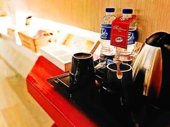 Тегал: Premiere Hotel Tegal