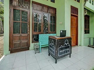 Семаранг: Oyo 91682 Homestay Sriti