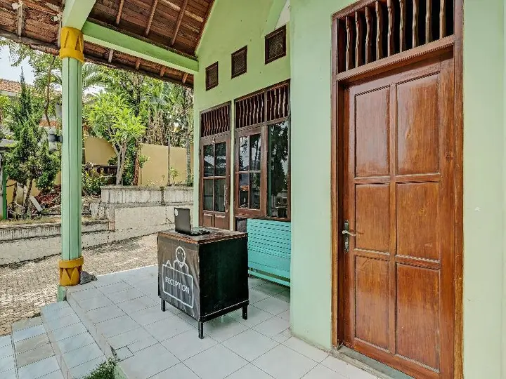 Семаранг: Oyo 91682 Homestay Sriti