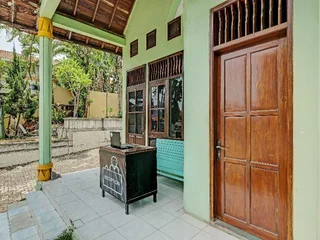 Семаранг: Oyo 91682 Homestay Sriti