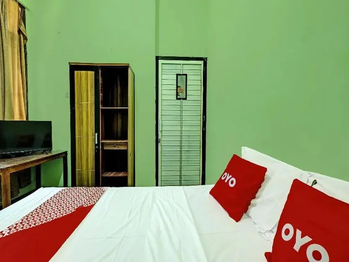 Семаранг: Oyo 91682 Homestay Sriti
