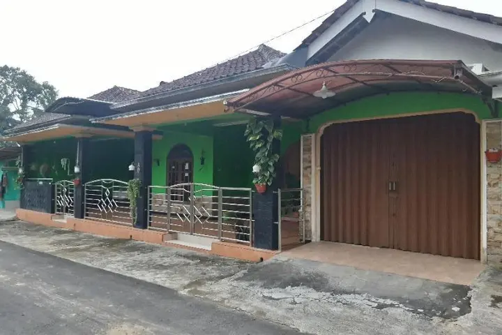 Батуретно: OYO Homes 91083 Desa Wisata Plosokuning Syariah