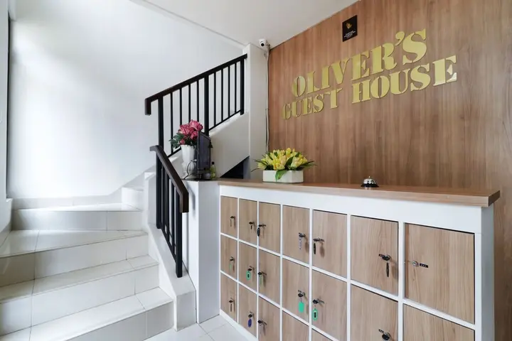 Legok: Oliver's Guest House by ZUZU