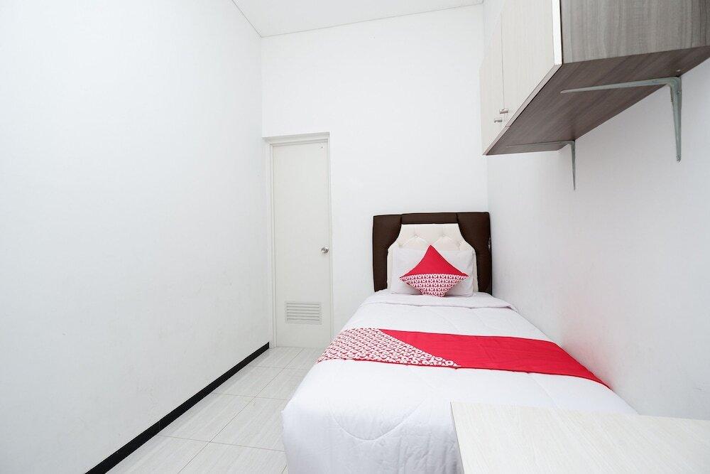 Семаранг: Sunshine Hostel by OYO Rooms