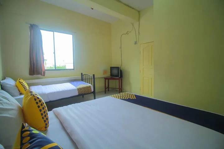 Дюмай: Andys Nur Penginapan by OYO Rooms
