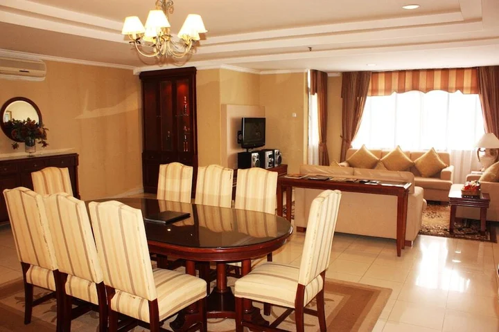 Медан: Travellers Suites
