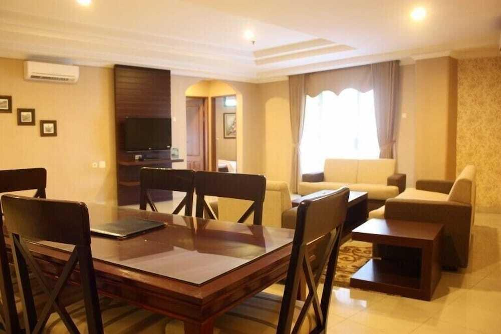 Медан: Travellers Suites