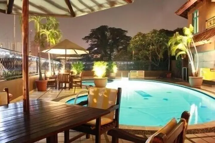 Медан: Travellers Suites
