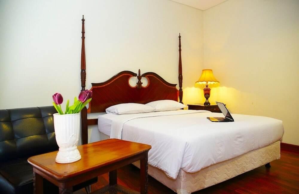 Джакарта: Kyriad Pejaten Suites