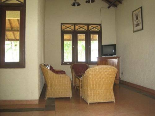 Аньер: Anyer Cottage