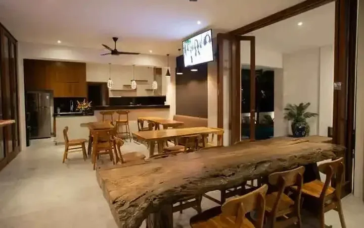 Сесе: The Kd Suites & Coffee Shop