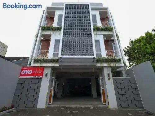 Super OYO Collection O 90023 Damar Kusumo Guest House — фото 1
