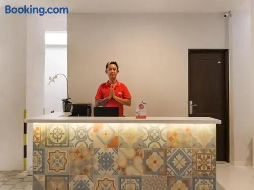 Депок: Super OYO Collection O 90023 Damar Kusumo Guest House