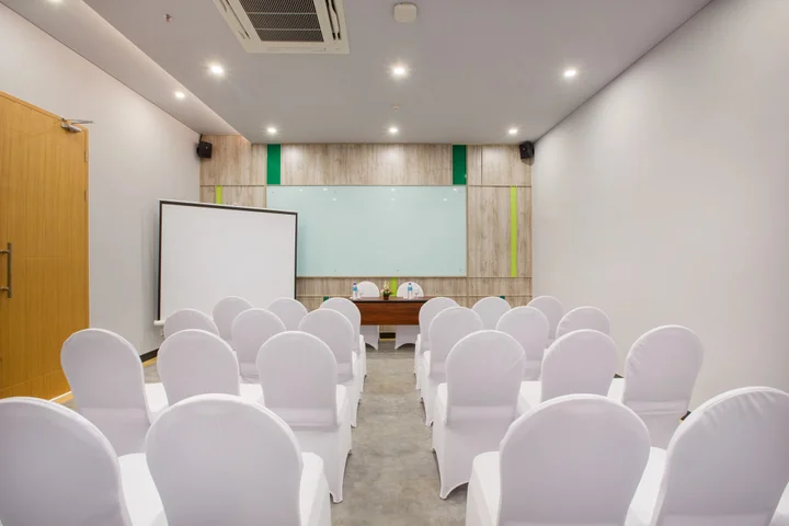 Блахбату: MaxOne Rejuvination Gianyar