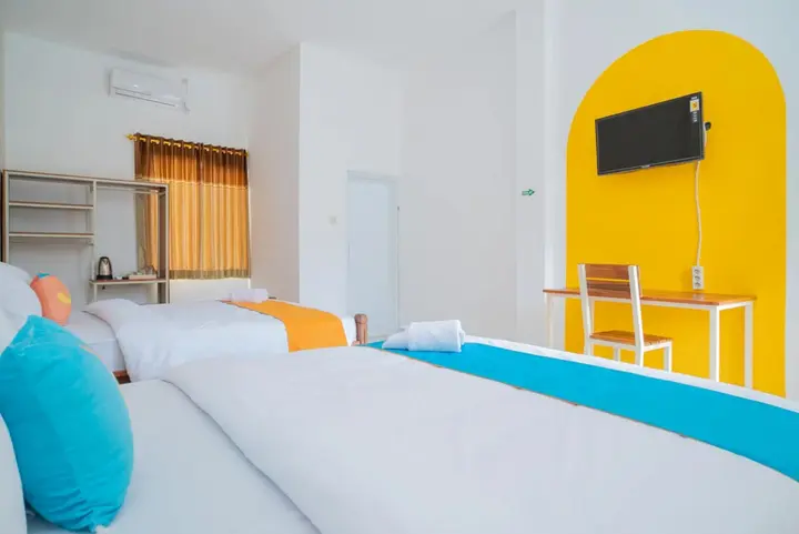 Бату: Sans Hotel Queen Batu