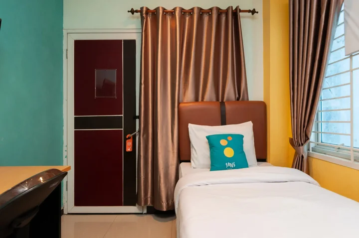 Медан: Sans Hotel Finest Medan