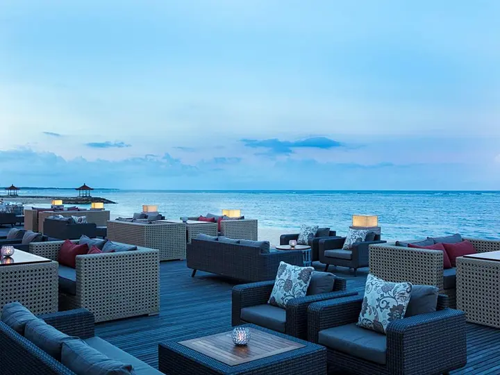 Беноа: The Royal Santrian Serenity Villas By The Sea