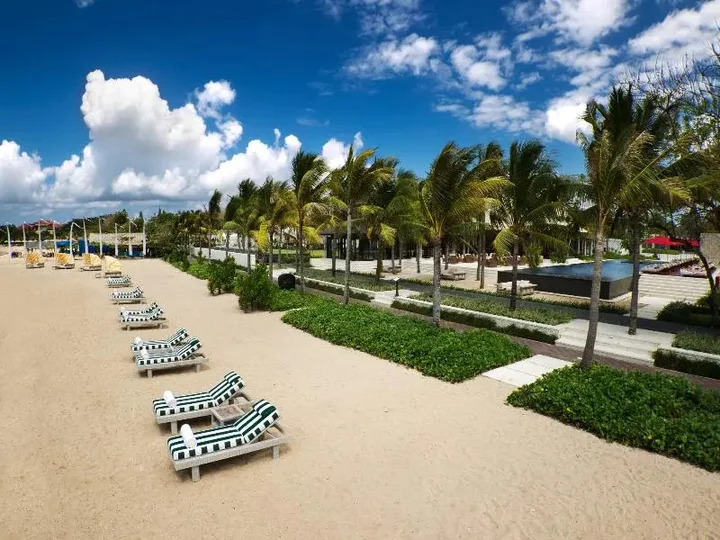 Беноа: The Royal Santrian Serenity Villas By The Sea