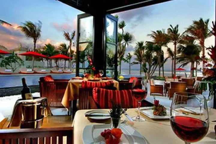 Беноа: The Royal Santrian Serenity Villas By The Sea