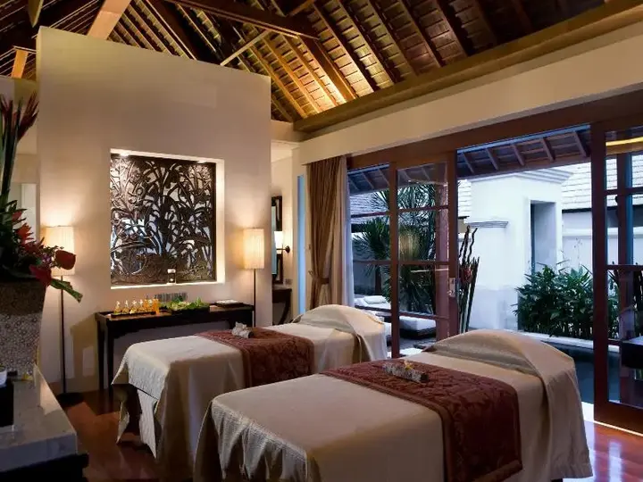 Беноа: The Royal Santrian Serenity Villas By The Sea