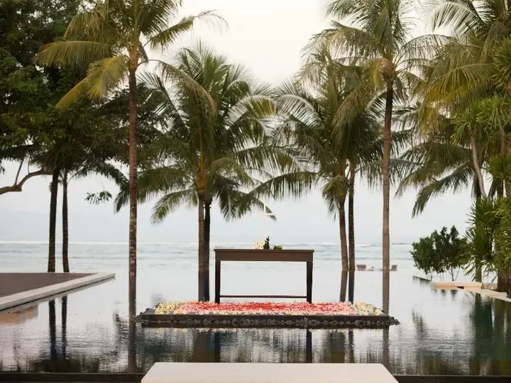 Беноа: The Royal Santrian Serenity Villas By The Sea