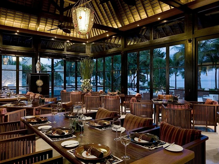 Беноа: The Royal Santrian Serenity Villas By The Sea
