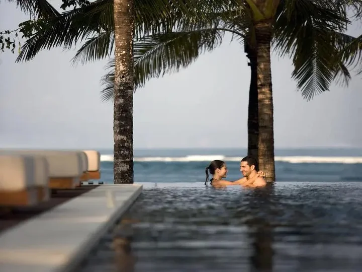 Беноа: The Royal Santrian Serenity Villas By The Sea