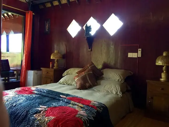 Гили-Мено: Little Bali Restaurant - Mahogany Cottage