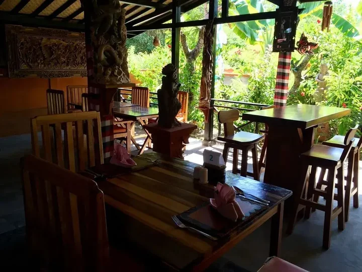 Гили-Мено: Little Bali Restaurant - Mahogany Cottage