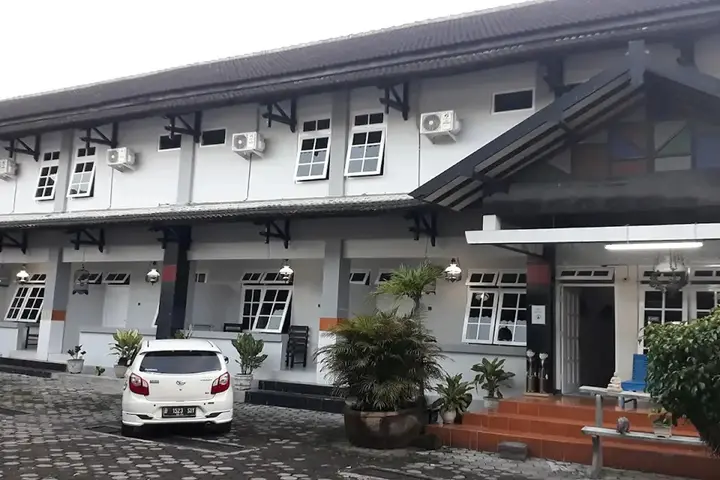 Клатен: Hotel Merak Indah