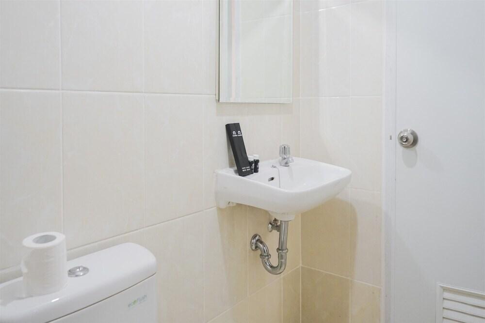 Legok: Simple And Cozy 2Br Apartment At M-Town Residence