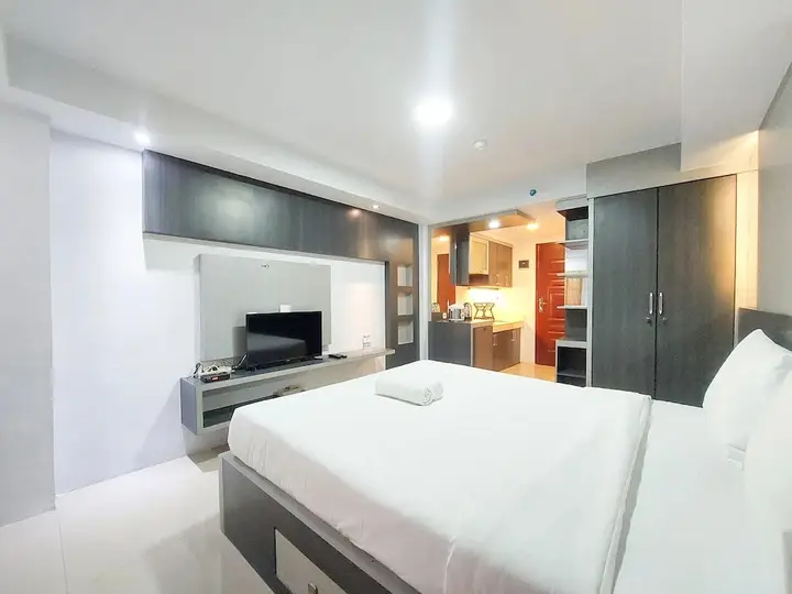 Homey And Warm Studio Apartment At Mansyur Residence — фото 2