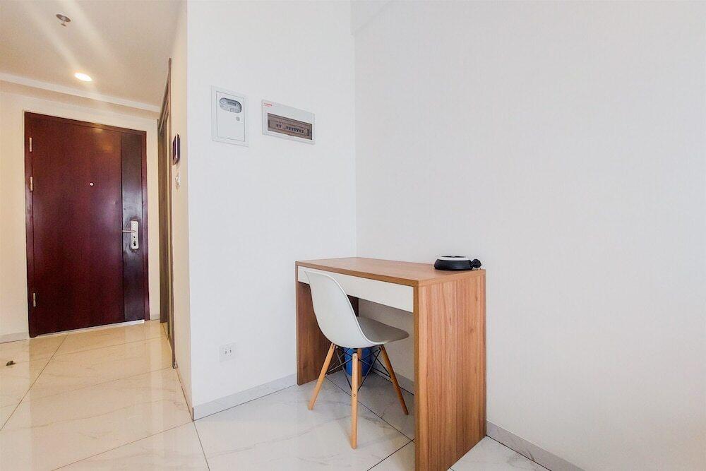 Modern And Nice Studio At Sky House Alam Sutera Apartment — фото 4