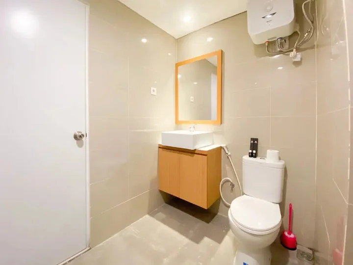 Семаранг: Homey And Strategic Studio (No Kitchen) At Sentraland Semarang Apartment