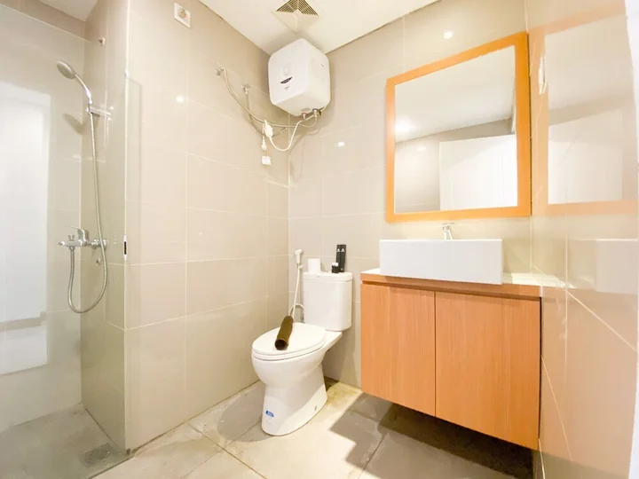 Семаранг: Homey And Strategic Studio (No Kitchen) At Sentraland Semarang Apartment