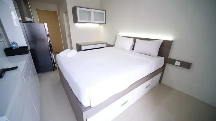 Сурабая: Tidy And Comfy Studio At Bale Hinggil Apartment