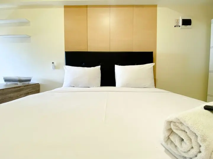 Сибату: Modern Look Studio At Meikarta Apartment