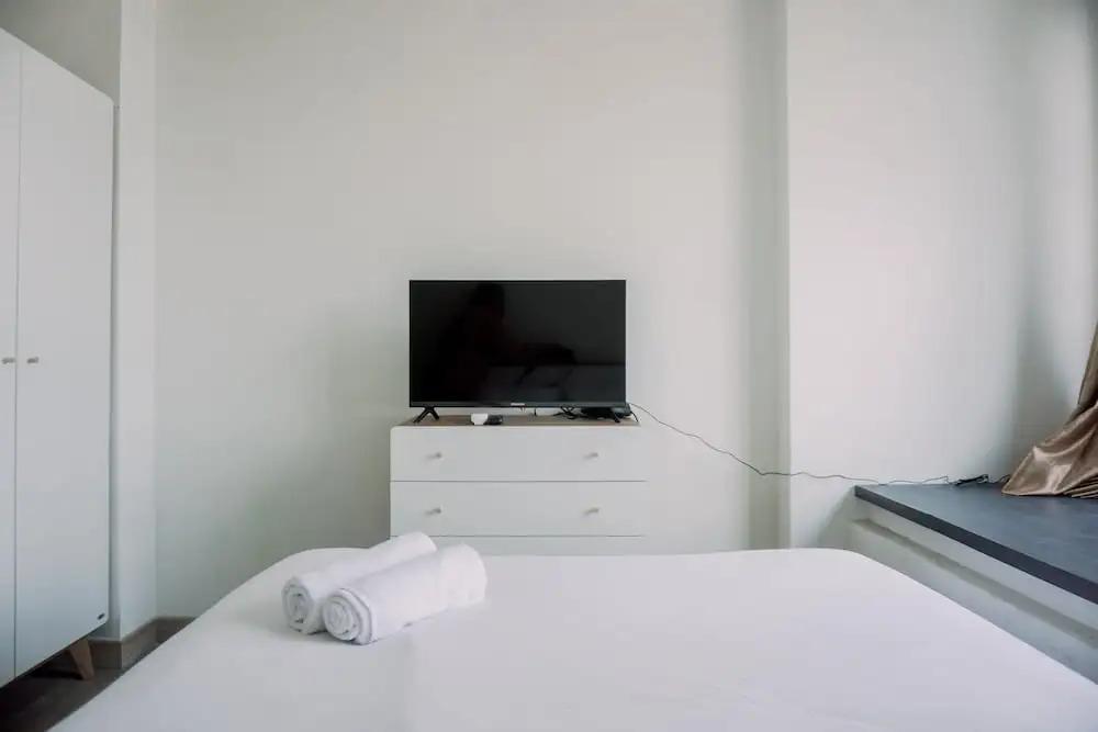 Тангеранг: Homey And Comfort Living Studio Collins Boulevard Apartment