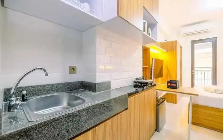 Депок: Modern And Comfy Studio At Transpark Cibubur Apartment