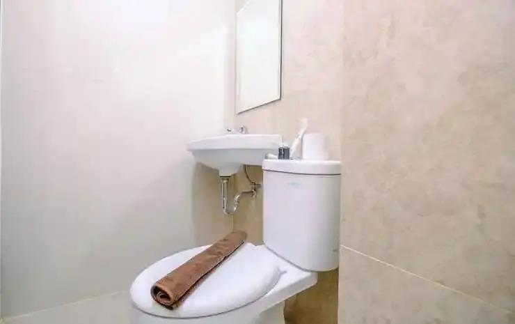 Депок: Modern And Comfy Studio At Transpark Cibubur Apartment