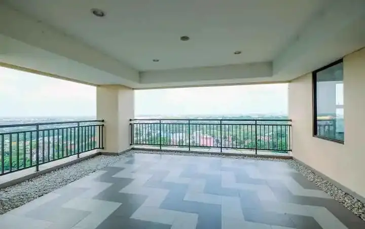 Депок: Modern And Comfy Studio At Transpark Cibubur Apartment