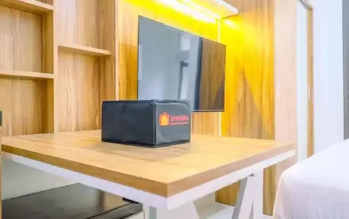 Депок: Modern And Comfy Studio At Transpark Cibubur Apartment
