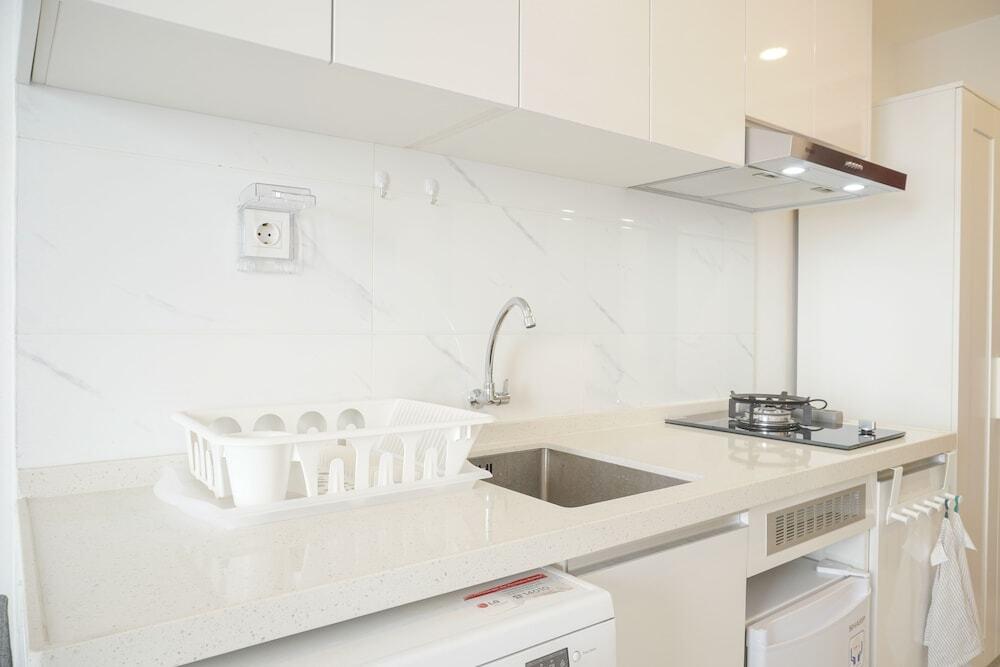 Тангеранг: Homey And Well Furnished Studio Sky House Alam Sutera Apartment