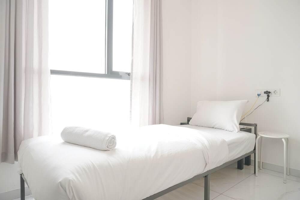Тангеранг: Homey And Well Furnished Studio Sky House Alam Sutera Apartment