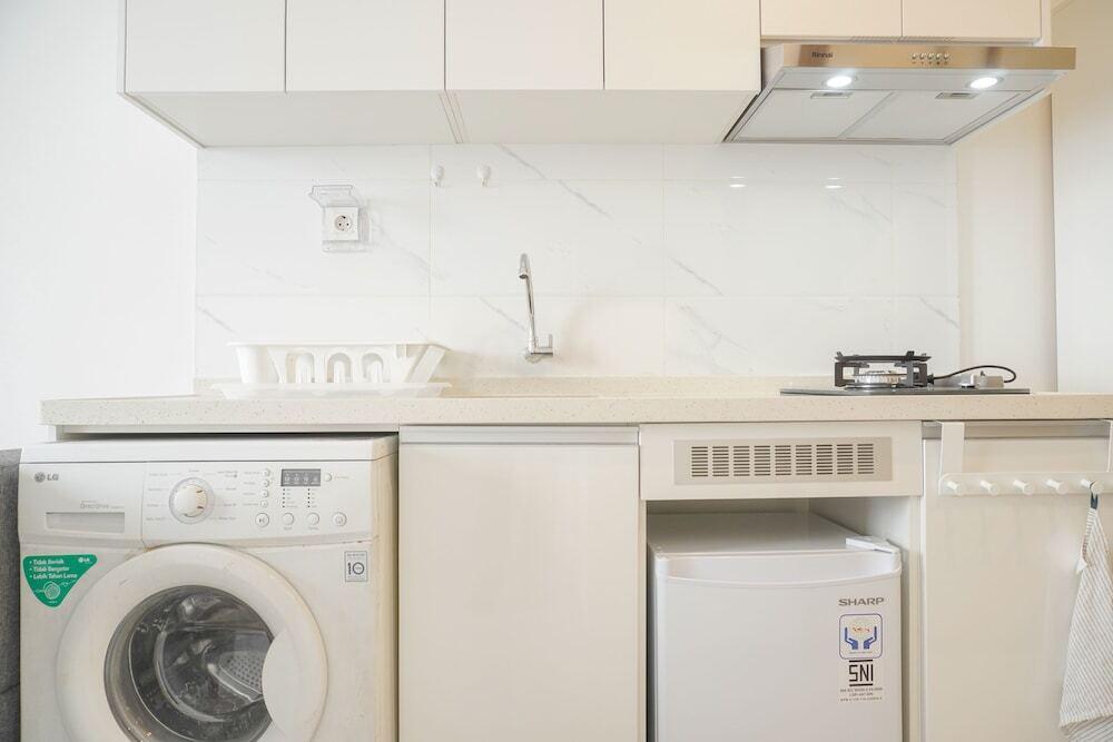Тангеранг: Homey And Well Furnished Studio Sky House Alam Sutera Apartment