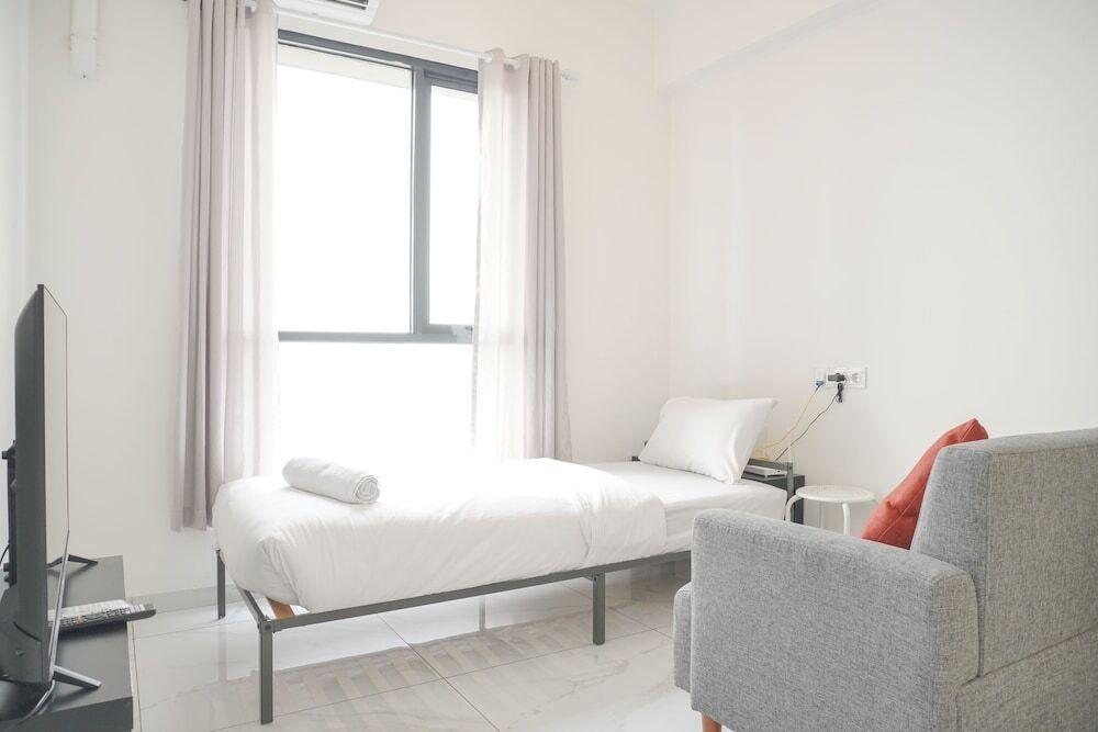 Тангеранг: Homey And Well Furnished Studio Sky House Alam Sutera Apartment